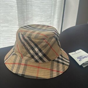Burberry bucket Hat